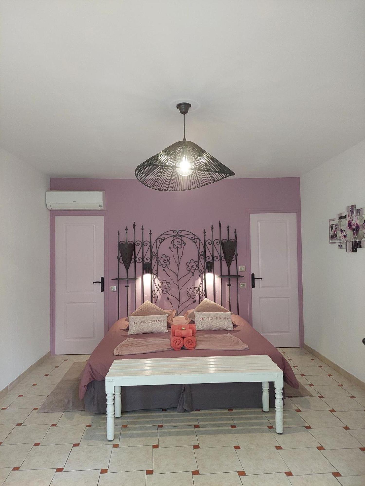 Mas Des Cigognes Bed and Breakfast Le Thor Eksteriør billede