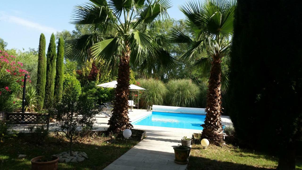 Mas Des Cigognes Bed and Breakfast Le Thor Eksteriør billede